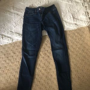 Dark Wash Mid-Rise Jegging